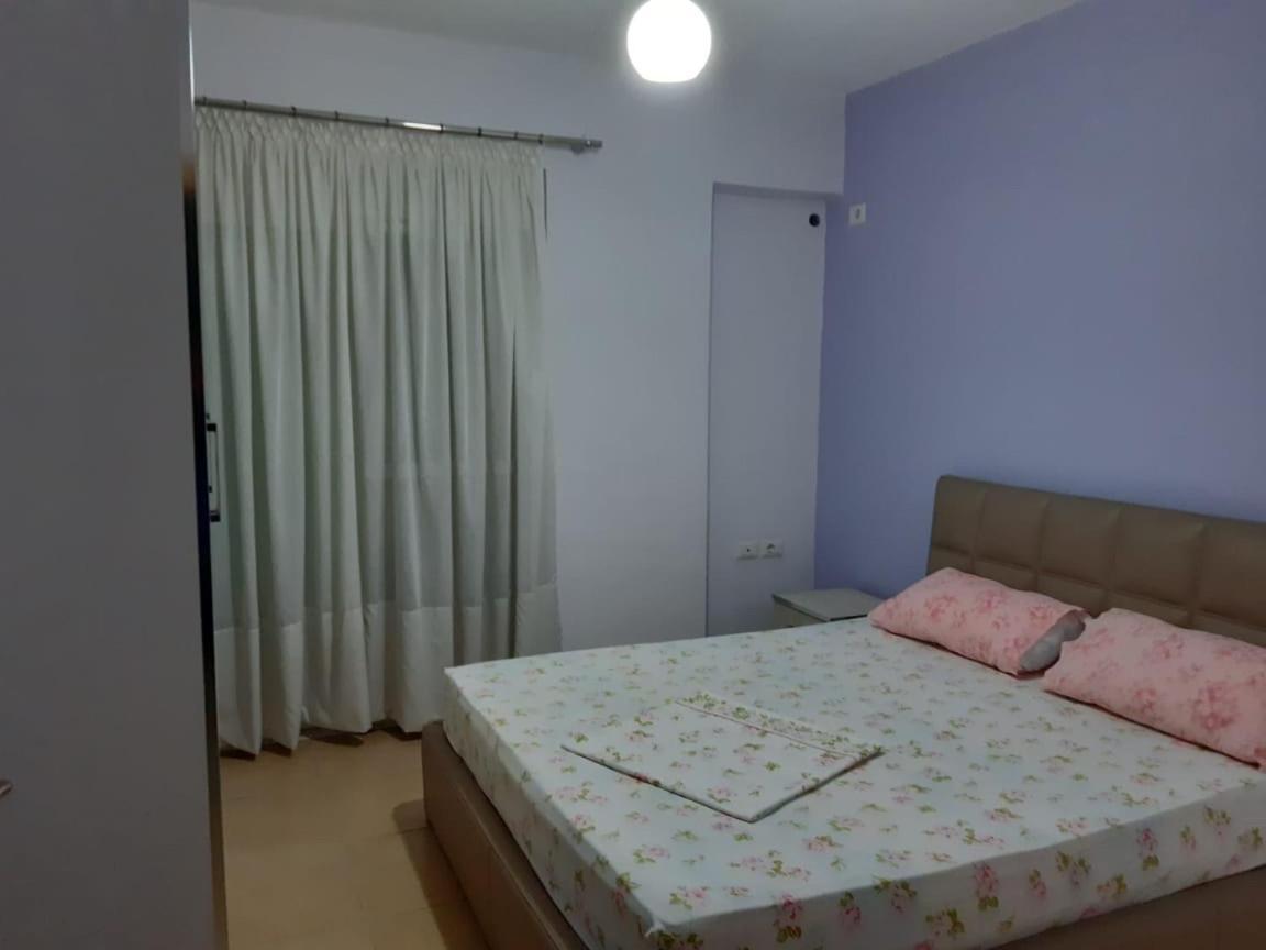 Xhulio Apartments Sarandë Exterior foto
