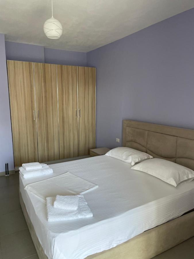Xhulio Apartments Sarandë Exterior foto