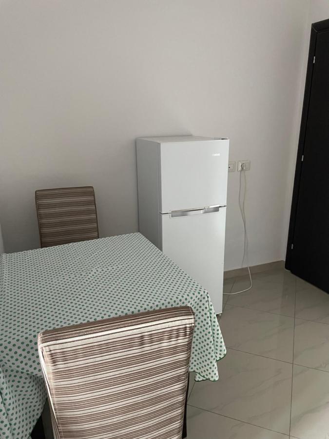 Xhulio Apartments Sarandë Exterior foto