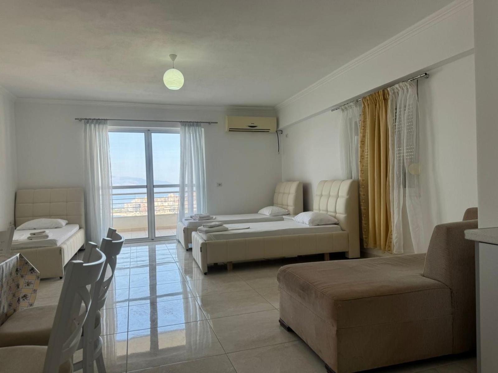 Xhulio Apartments Sarandë Exterior foto