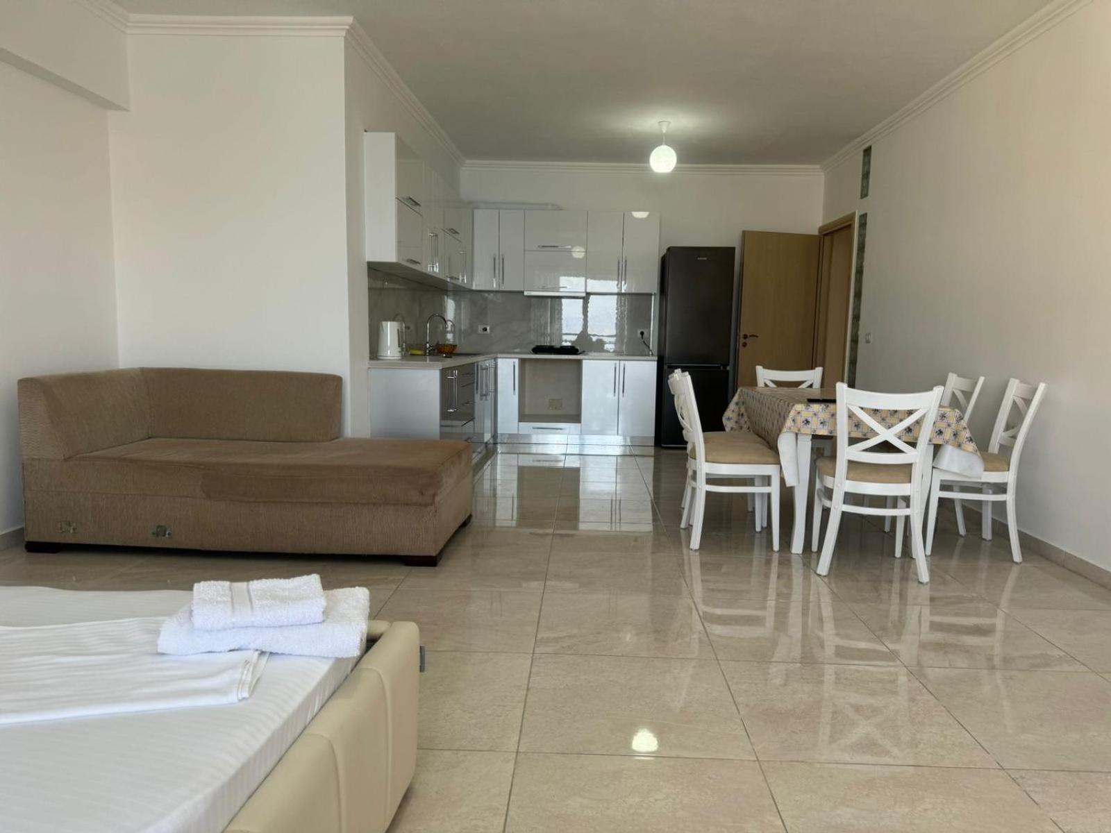 Xhulio Apartments Sarandë Exterior foto