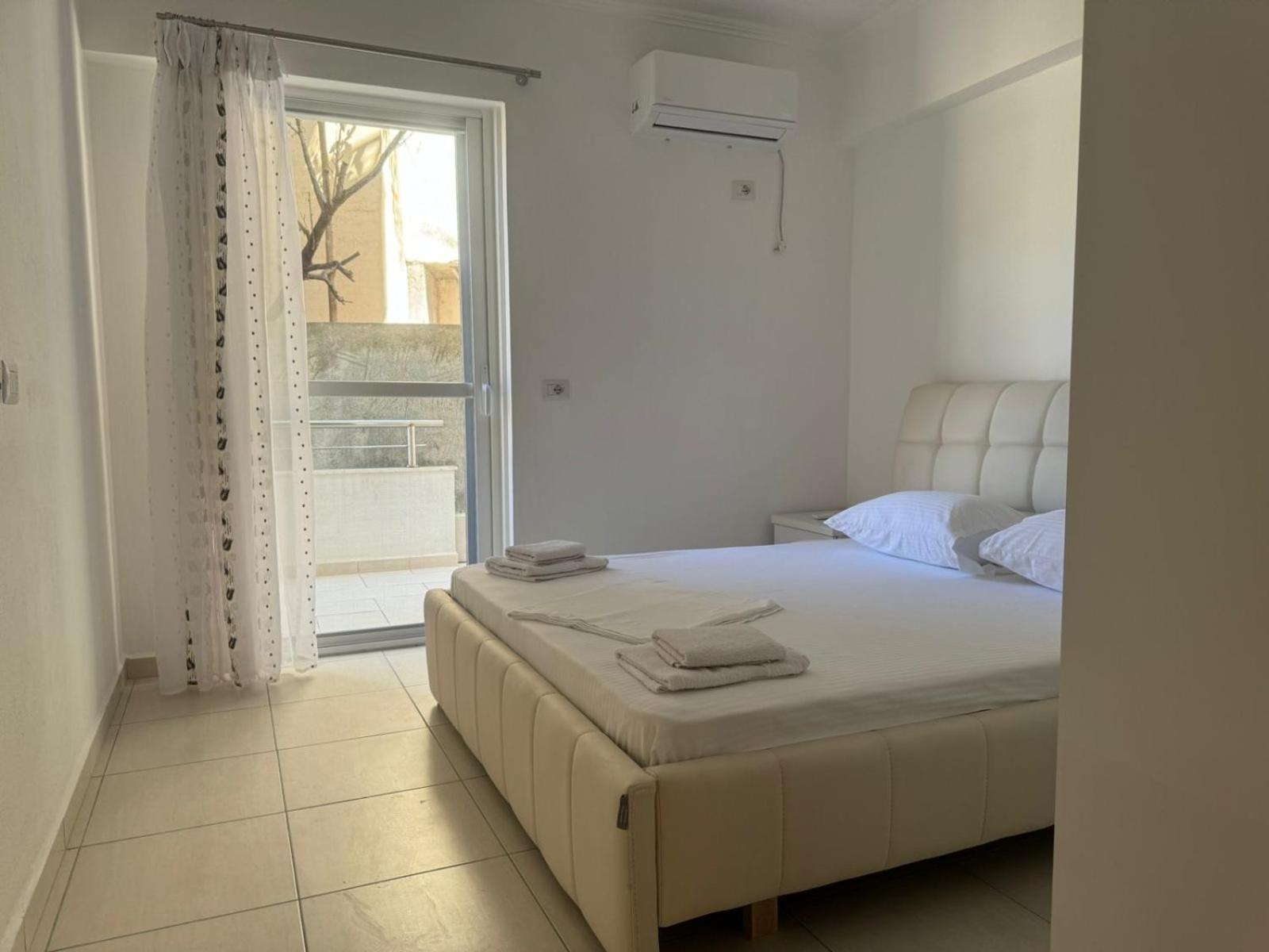 Xhulio Apartments Sarandë Exterior foto
